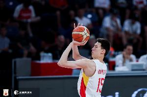 攻防俱佳！郇斯楠7中6拿到16分4板5帽1断 正负值+16