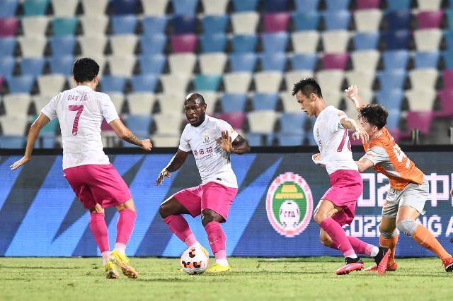 彩票数据分析-申花输出巴索戈的“深思”：为何危局下仍能独树一帜