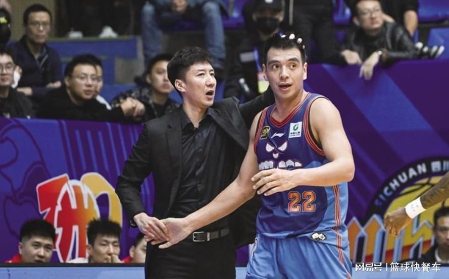 北京快乐8-56比98惨败42分！辽篮苦主惨遭18连败：主教练顶不住申请下课？